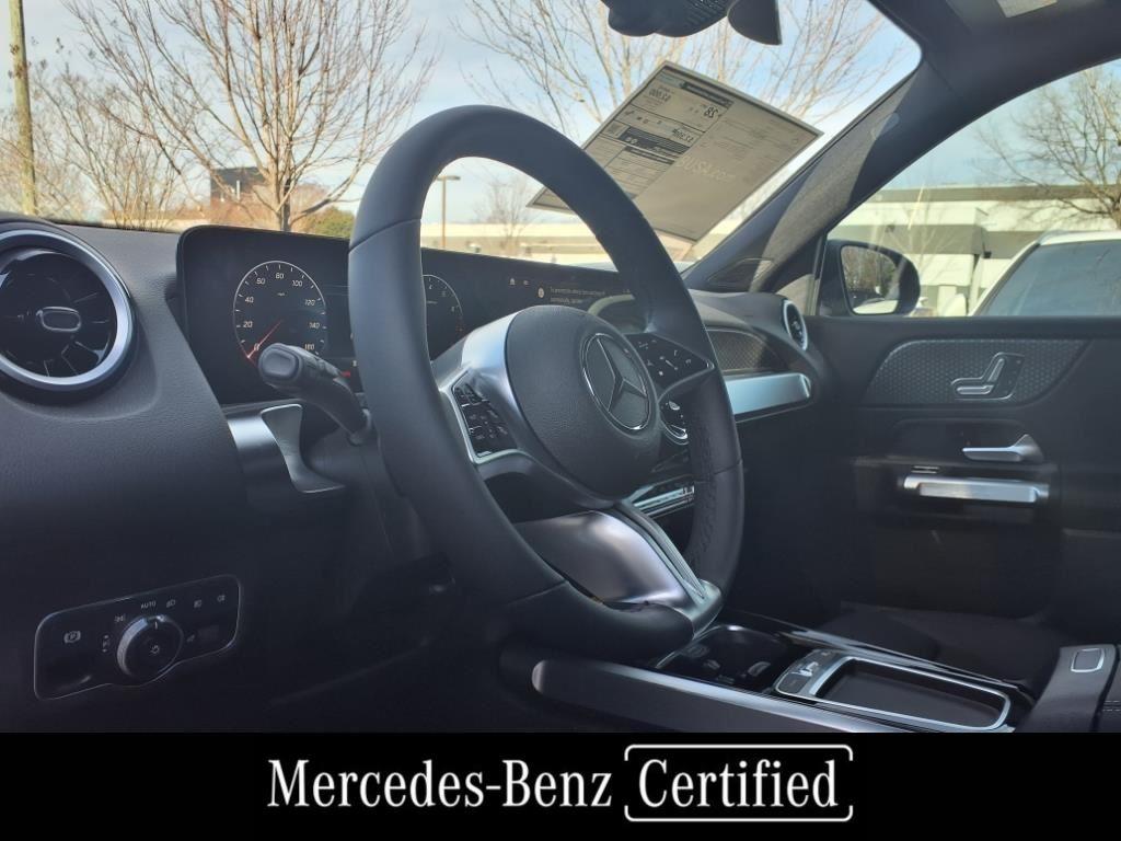 2025 Mercedes Benz GLB 250 photo 3