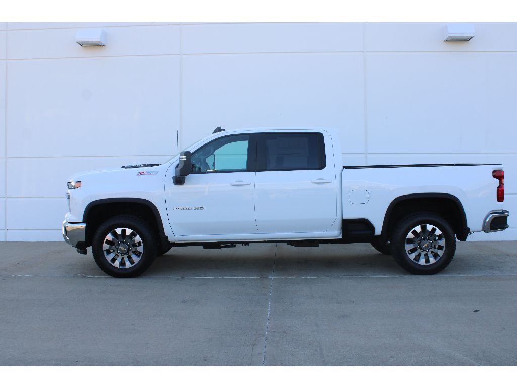 2026 Chevrolet Silverado 2500HD LT photo 2