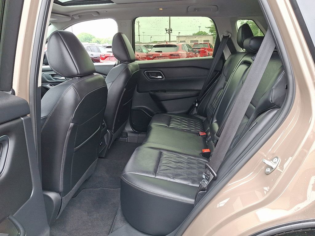 2024 Nissan Rogue Platinum photo 10