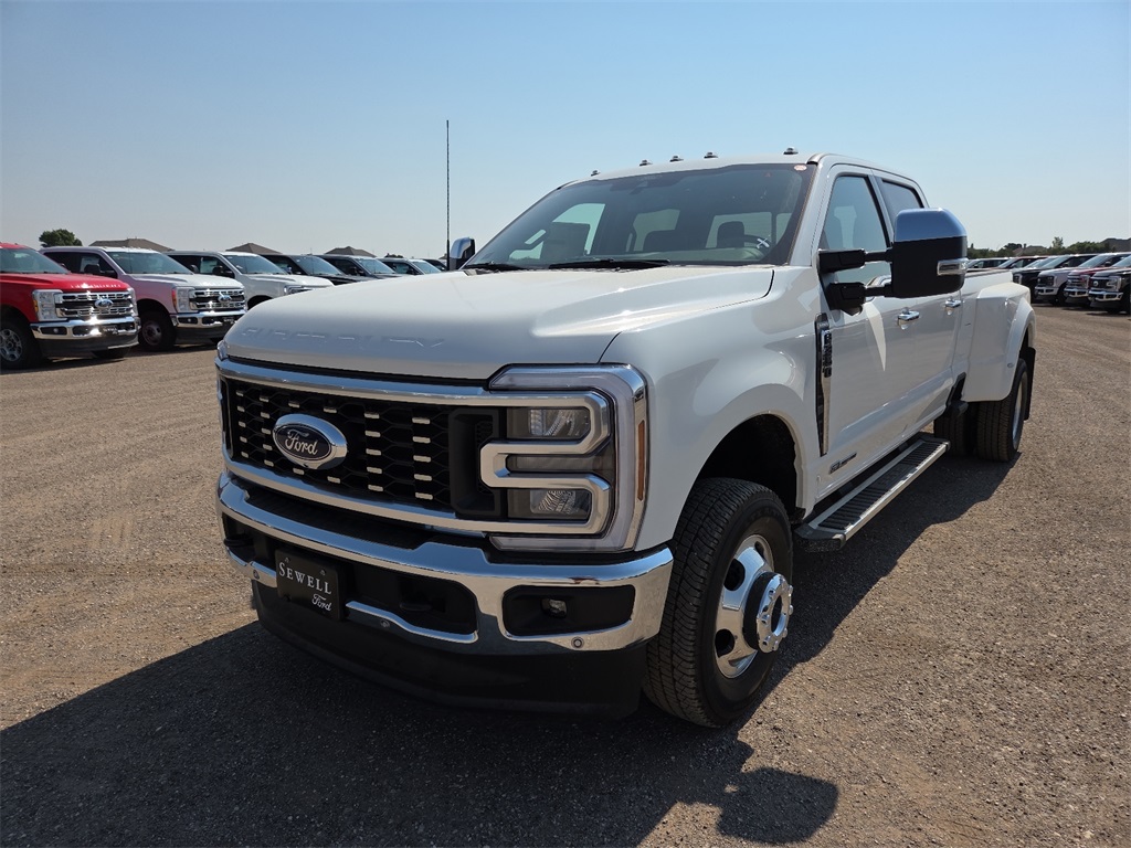 2026 Ford F-350 Super Duty Lariat's photo
