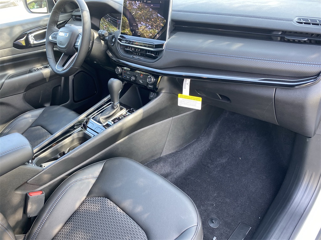 2025 Jeep Compass Latitude photo 35