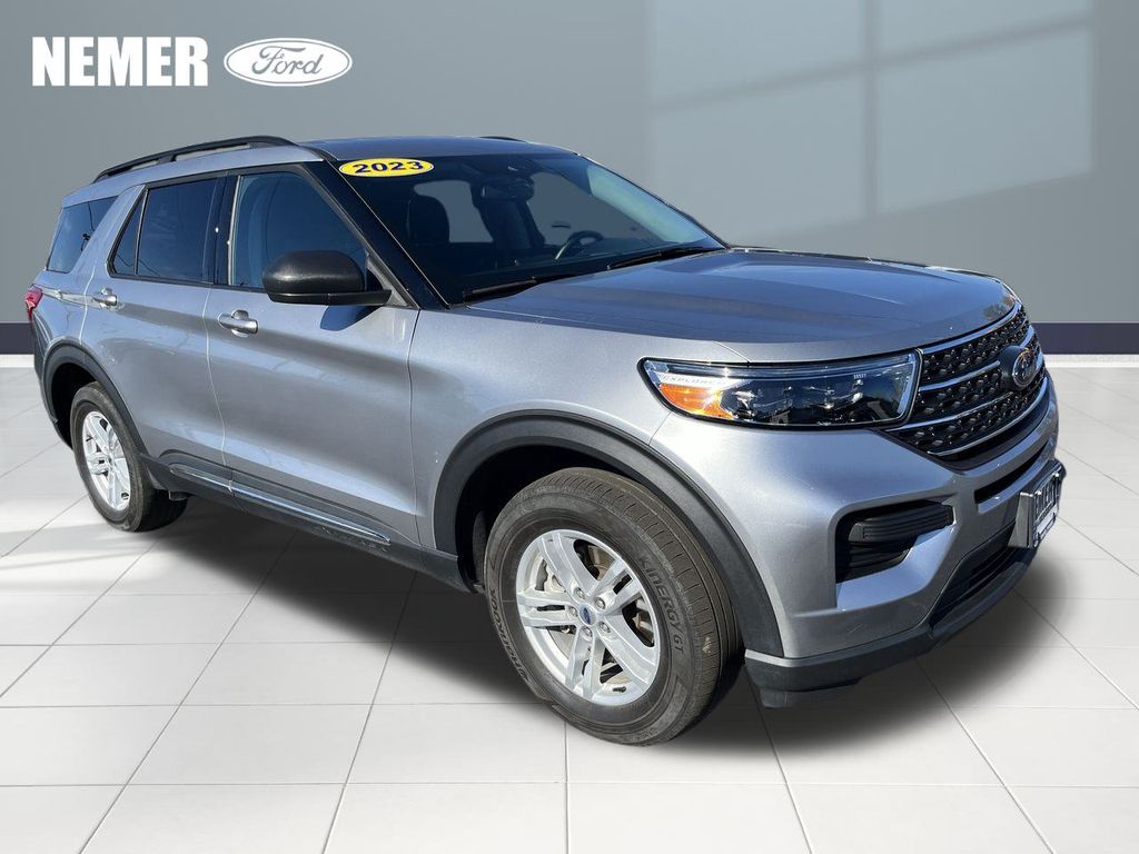 2023 Ford Explorer XLT's photo