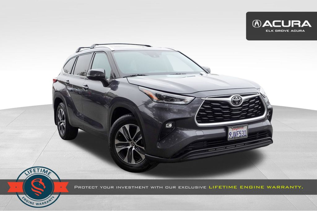 2021 Toyota Highlander XLE's photo