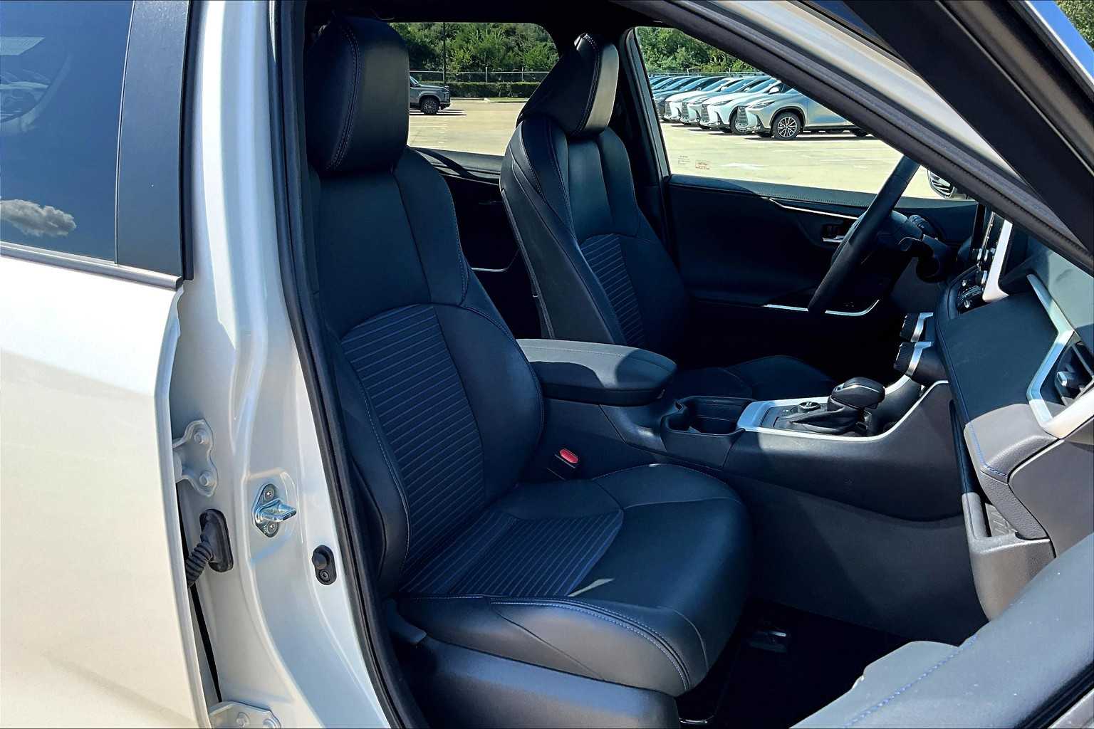 2021 Toyota RAV4 Hybrid XSE photo 8