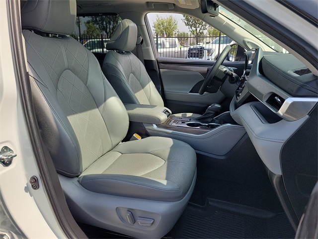 2022 Toyota Highlander Platinum photo 27