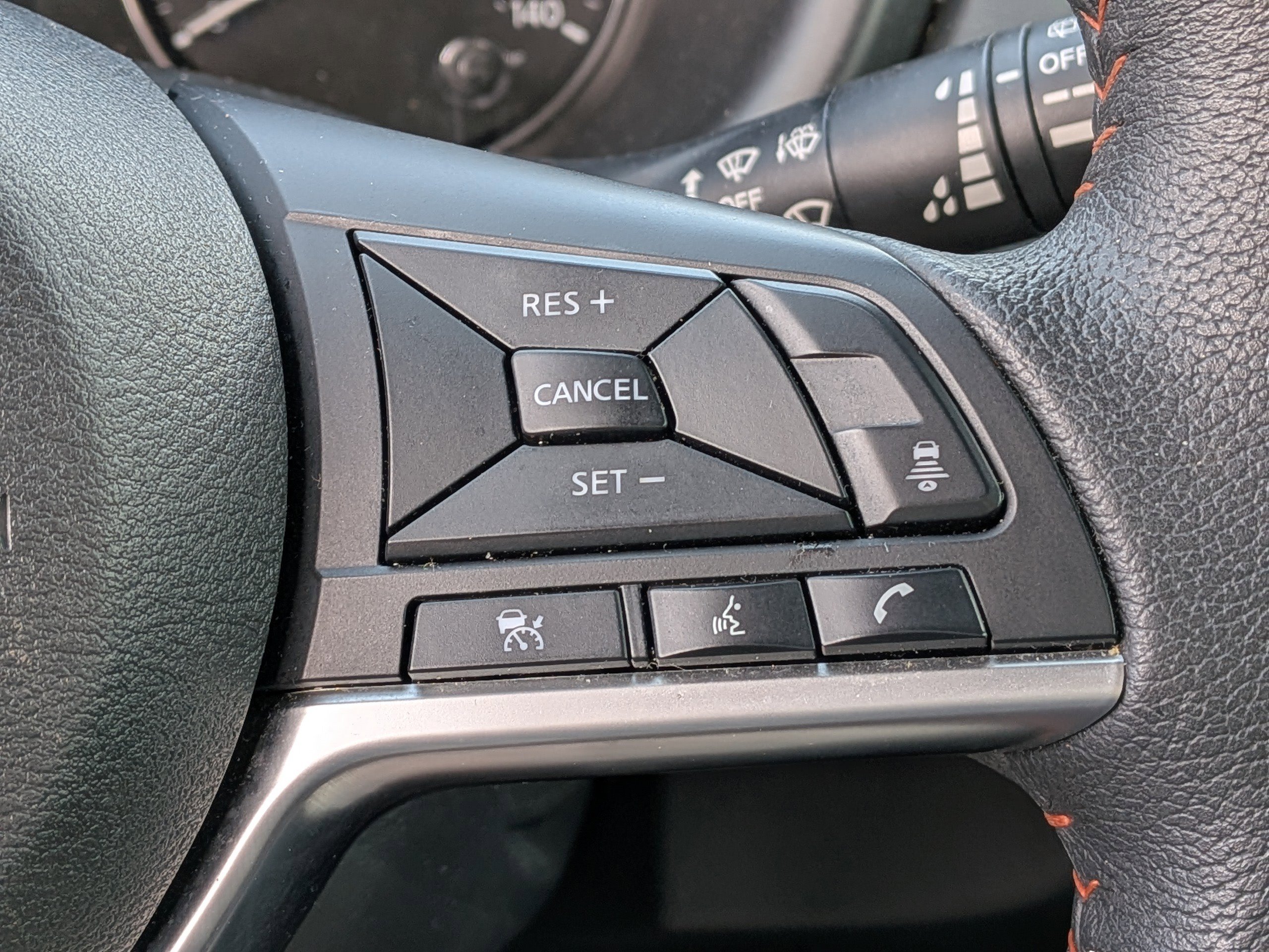 2023 Nissan Kicks SR photo 20
