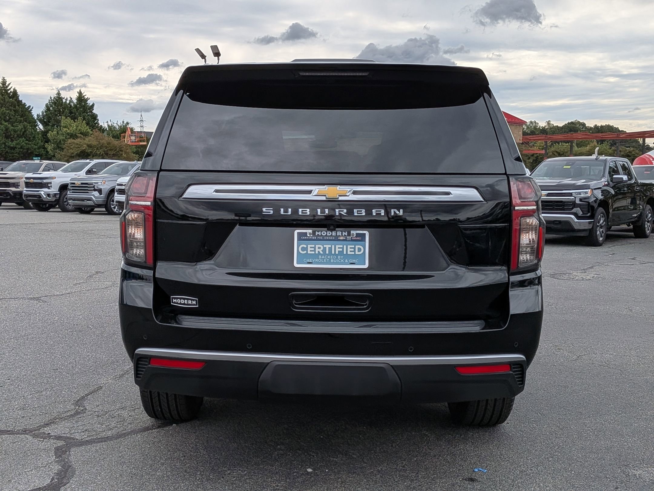 2024 Chevrolet Suburban LS photo 4