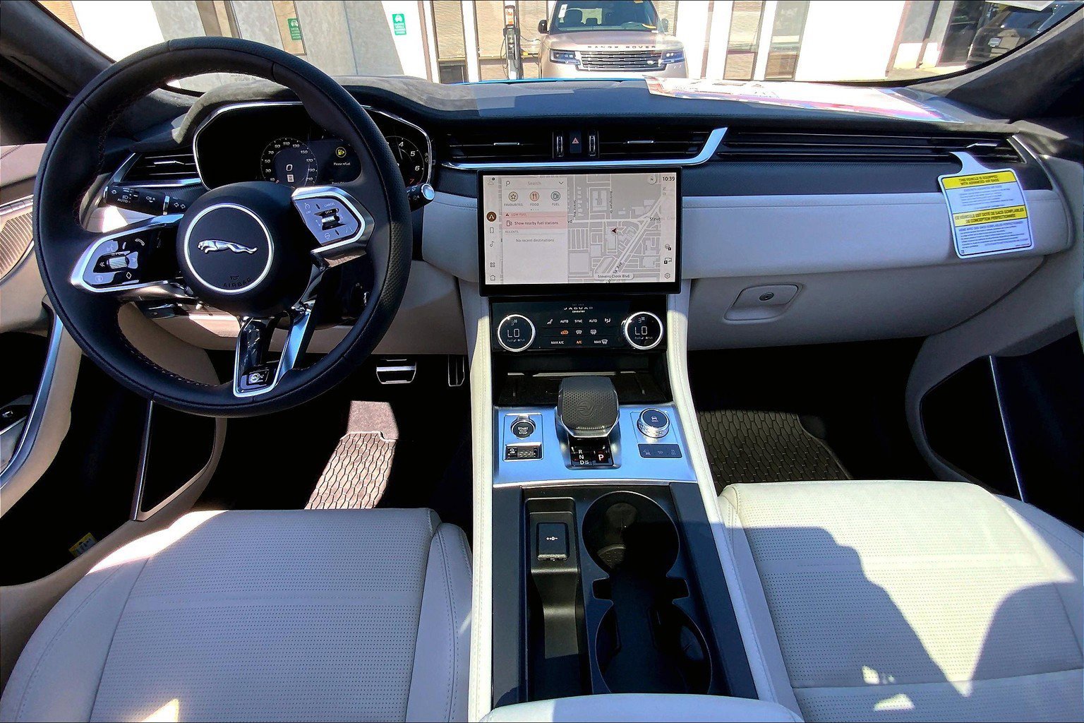 2026 Jaguar F-PACE SVR photo 5