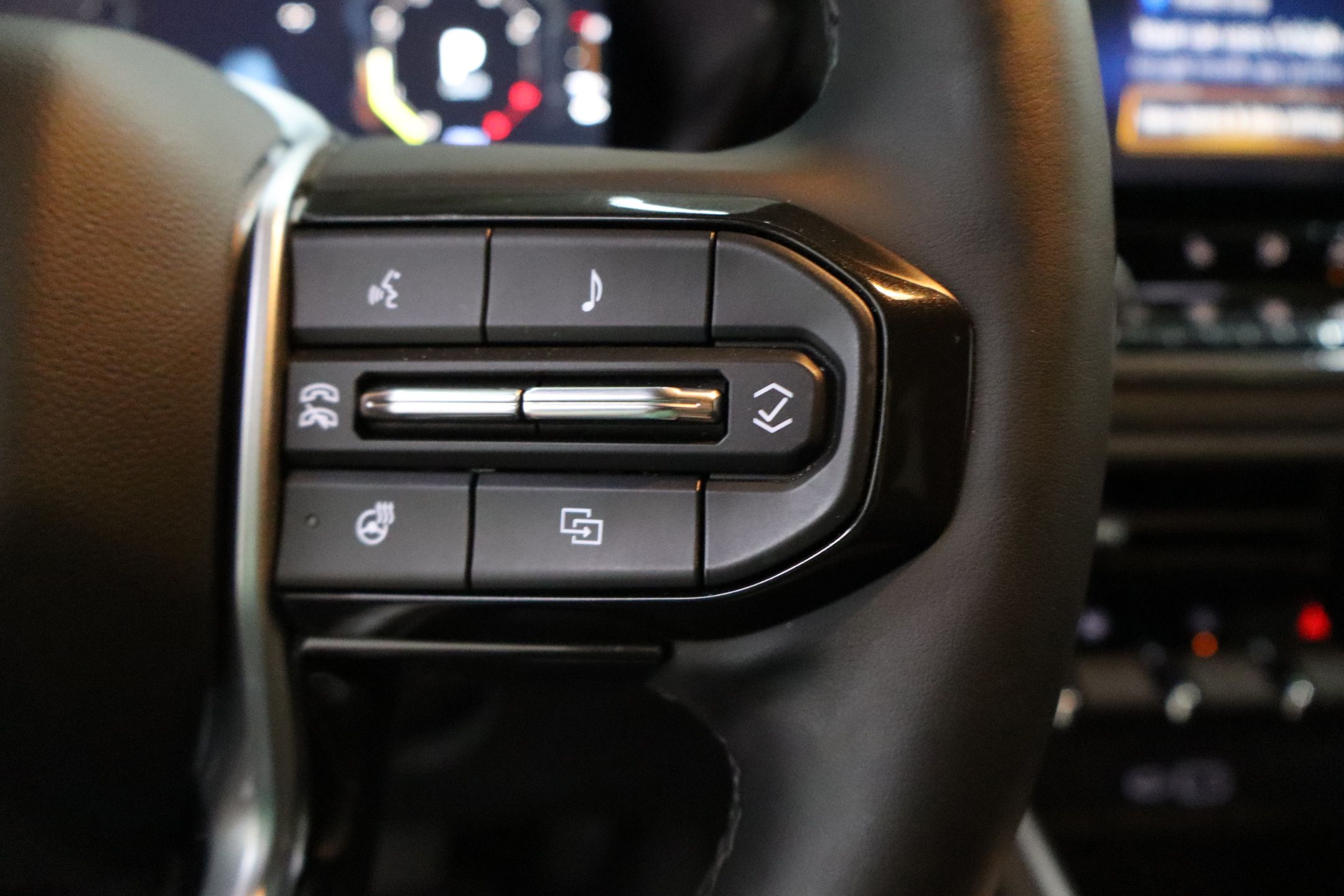 2024 Chevrolet Colorado LT photo 15