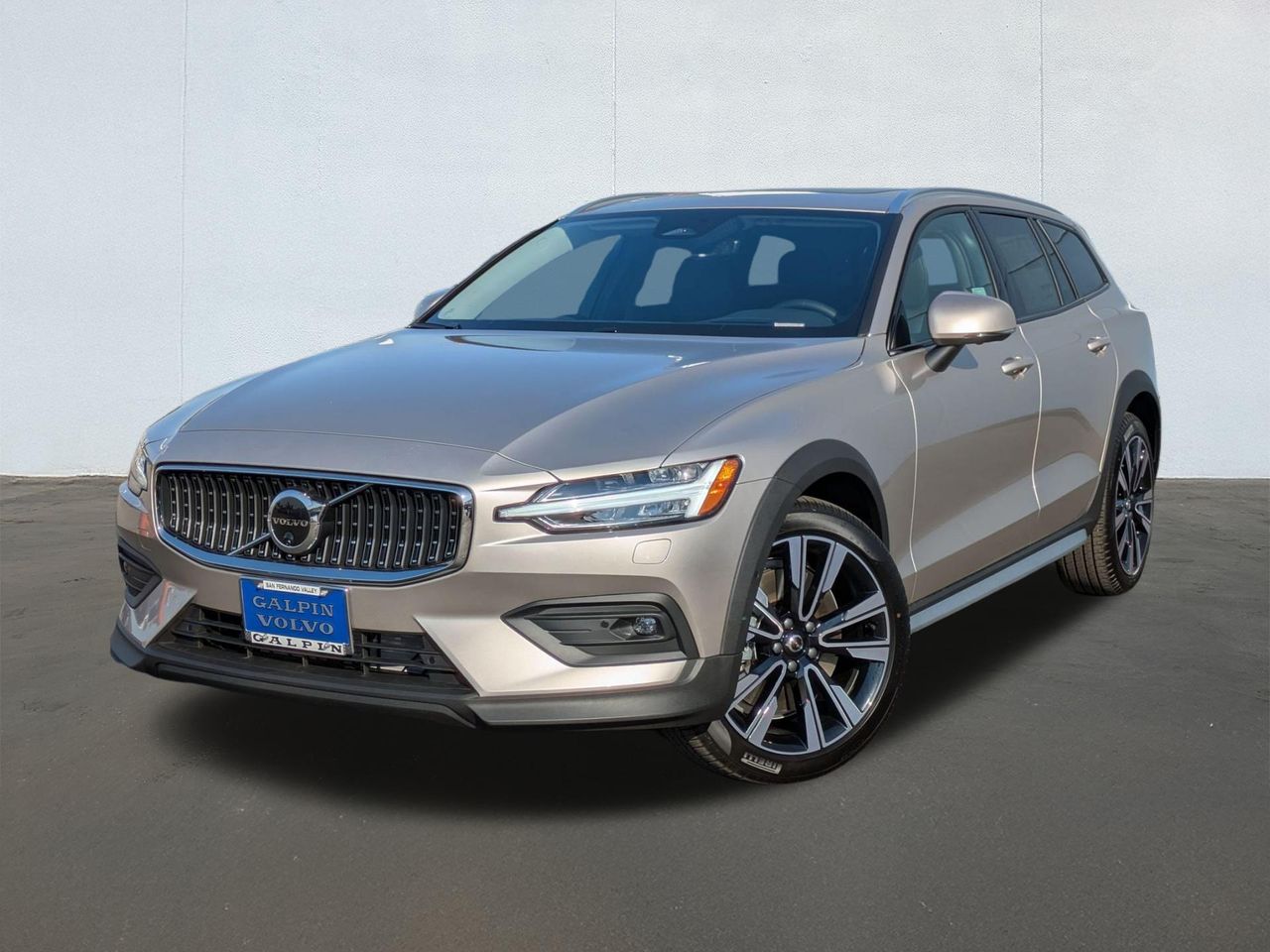 2026 Volvo V60 Cross Country Ultra's photo
