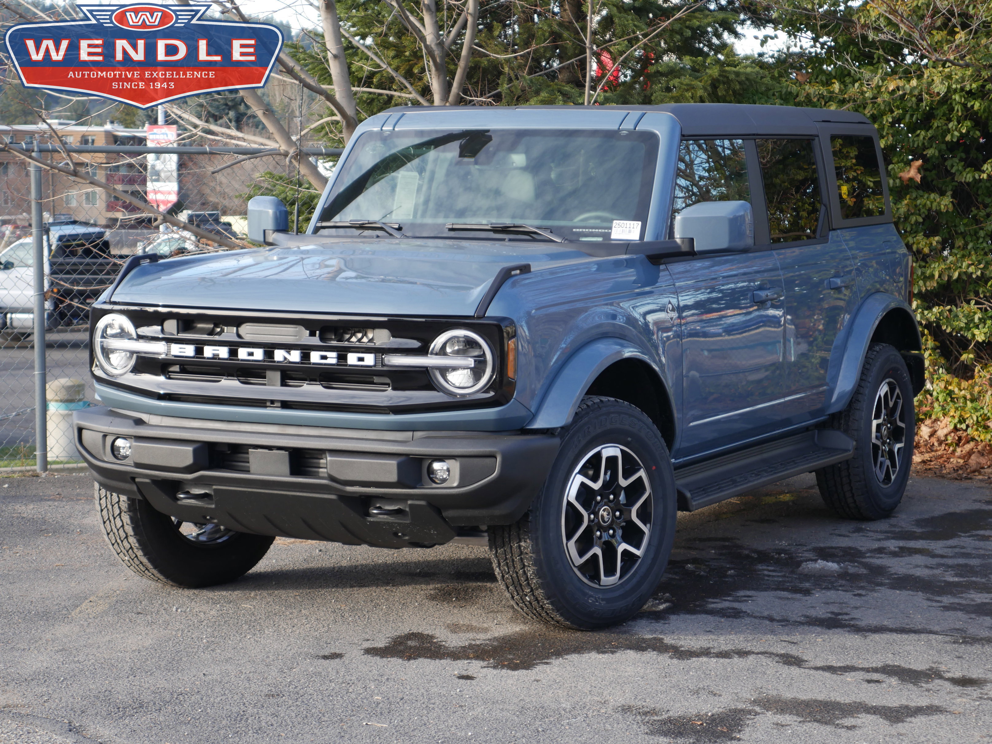 2025 Ford Bronco 4-Door Outer Banks's photo