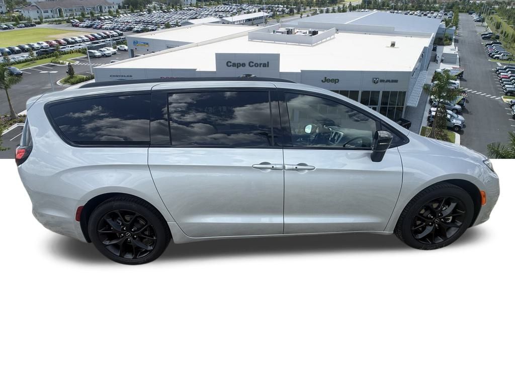 2026 Chrysler Pacifica Limited photo 2