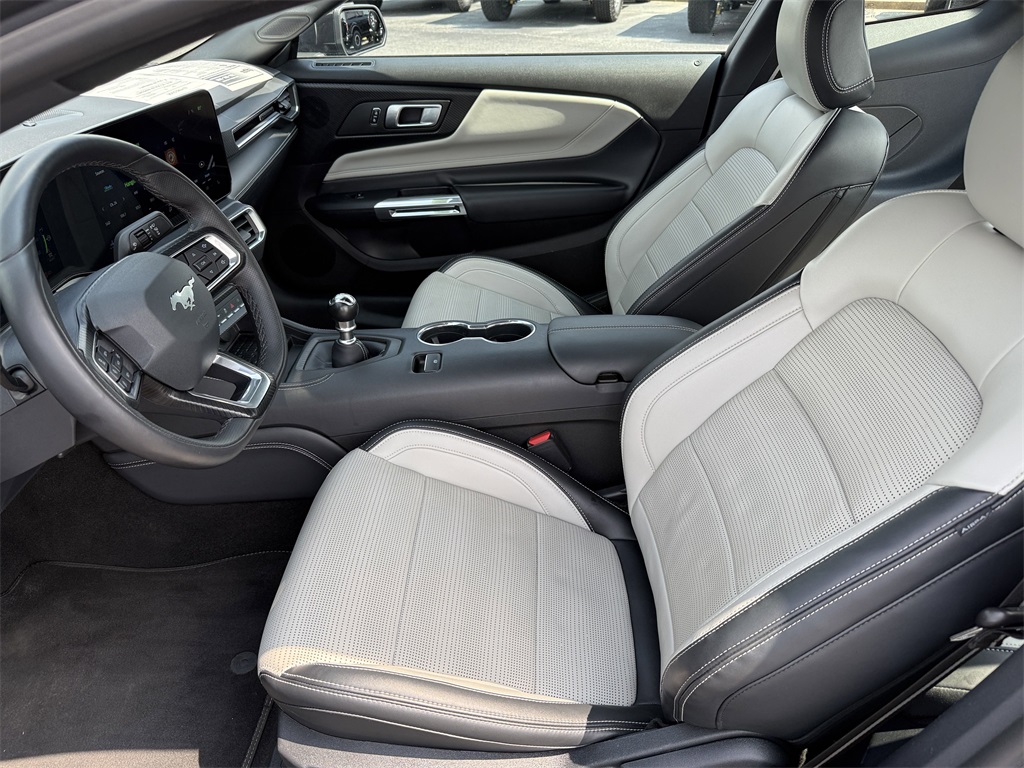 2024 Ford Mustang GT Premium photo 9