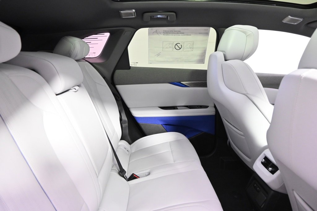 2025 Cadillac Optiq Luxury photo 16