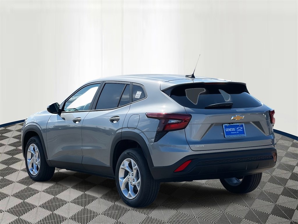 2026 Chevrolet Trax LS photo 4