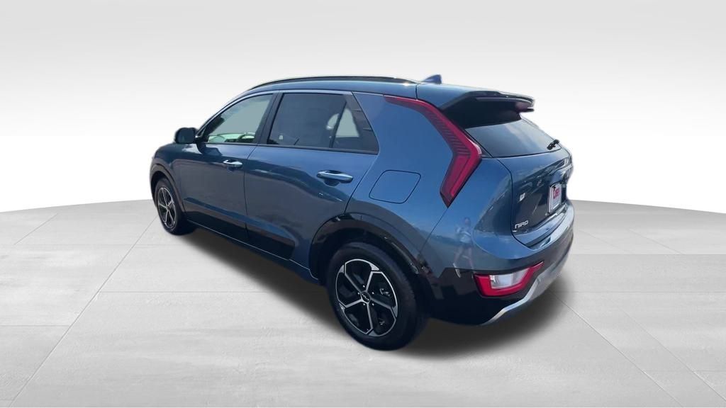 2025 Kia Niro SX Touring photo 2