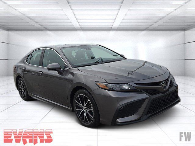 2024 Toyota Camry SE's photo