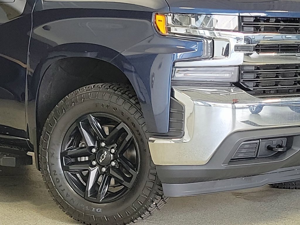 2020 Chevrolet Silverado 1500 LT photo 3