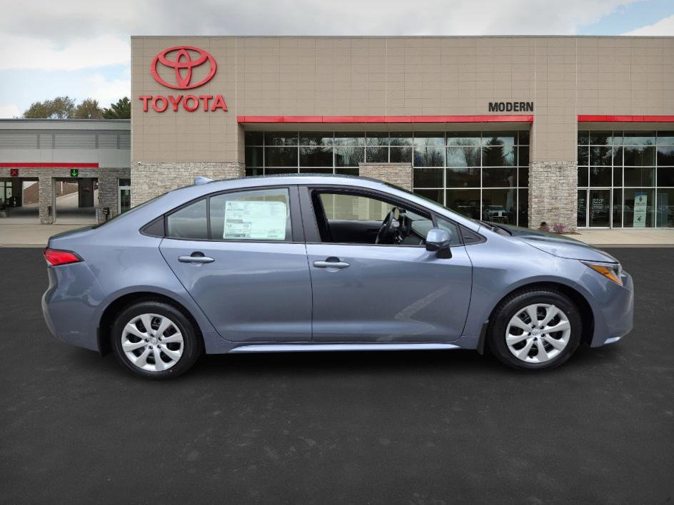 2025 Toyota Corolla LE photo 4