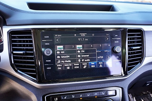 Used 2022 Silver Volkswagen 3.6L V6 SE w/Technology image 26