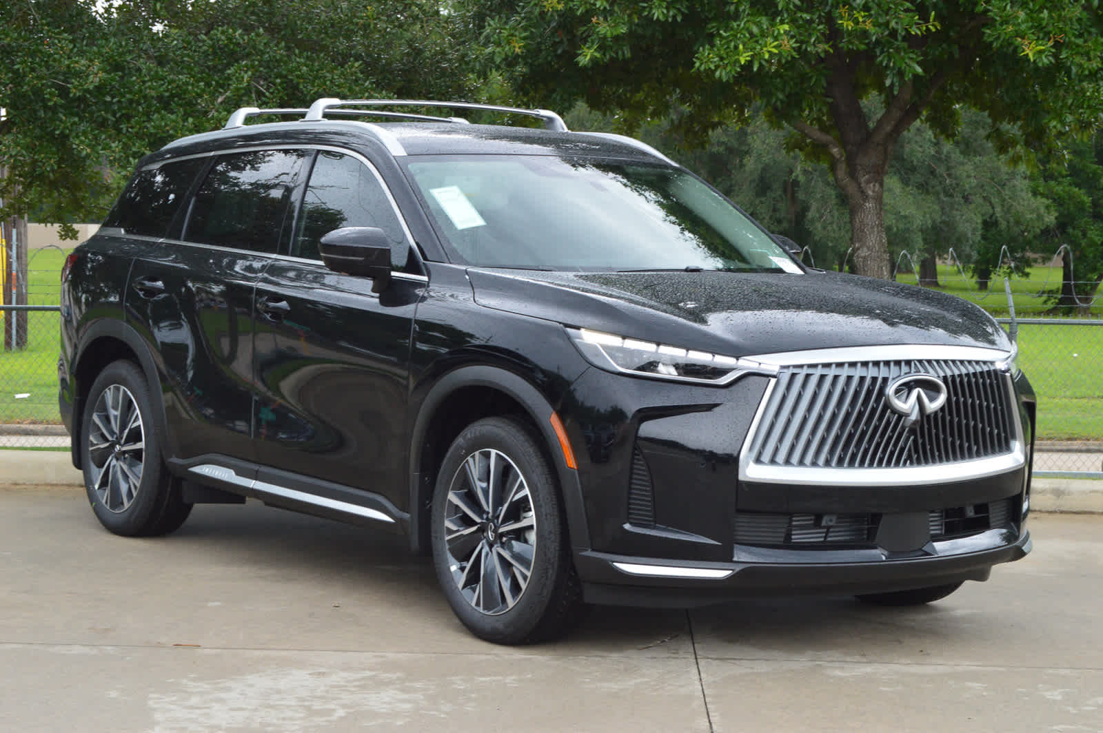 2026 Infiniti QX60 Luxe photo 2
