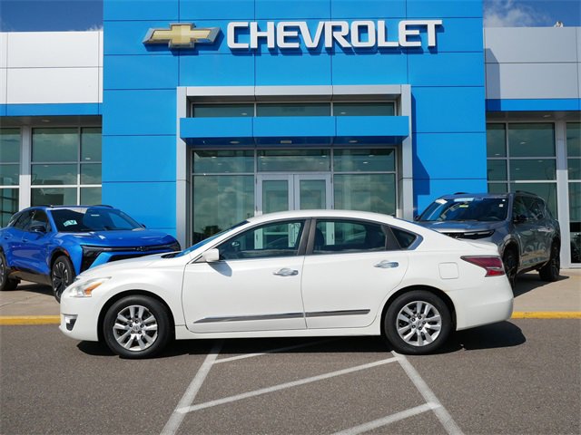 Used 2014 Nissan Altima S with VIN 1N4AL3AP6EN386982 for sale in Roseville, Minnesota