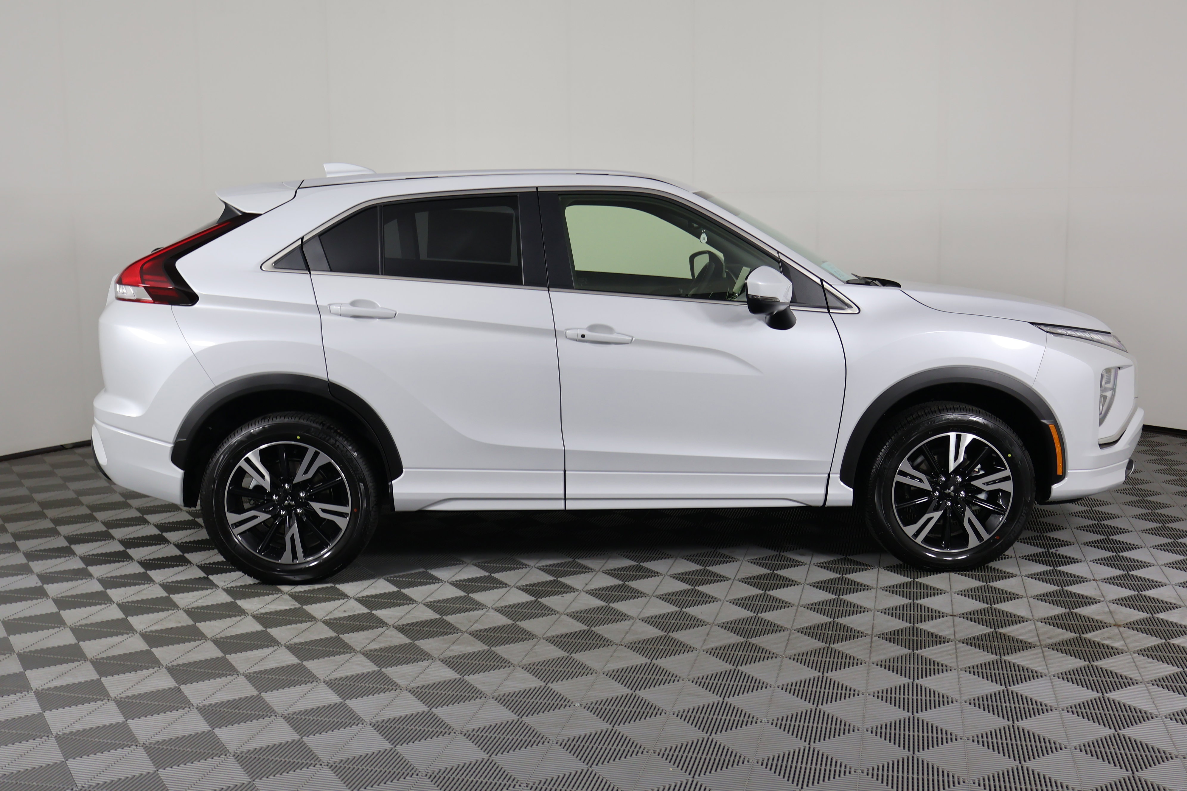 2025 Mitsubishi Eclipse Cross SEL photo 5