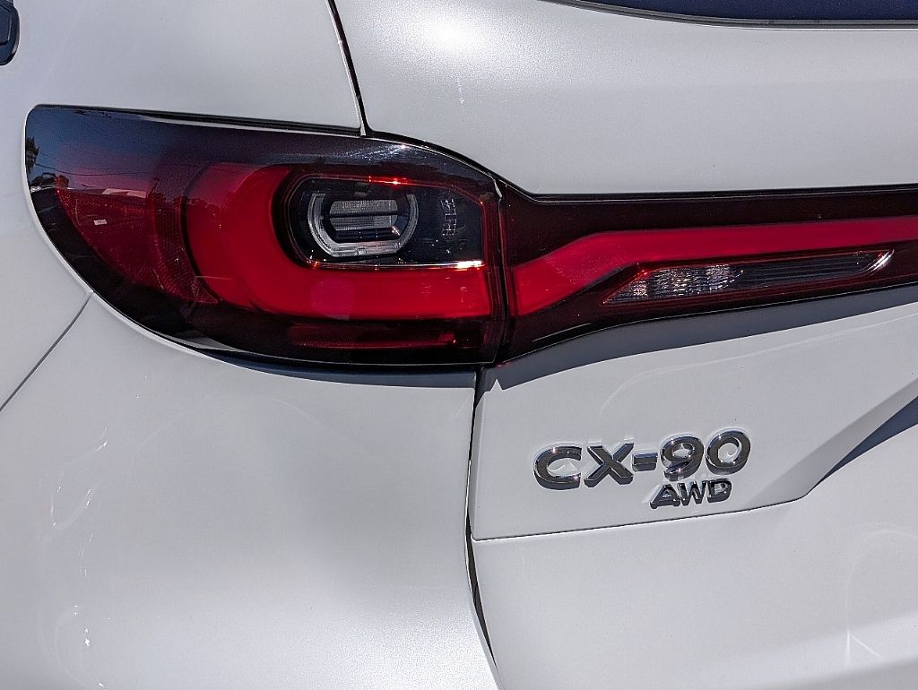 2024 Mazda CX-90 Premium photo 3