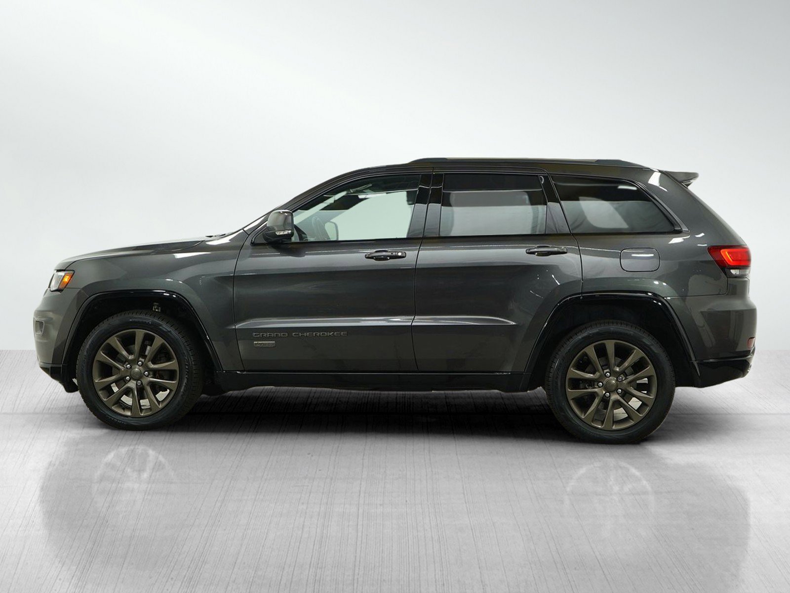 Used 2016 Jeep Grand Cherokee Limited with VIN 1C4RJFBTXGC447118 for sale in Minneapolis, Minnesota