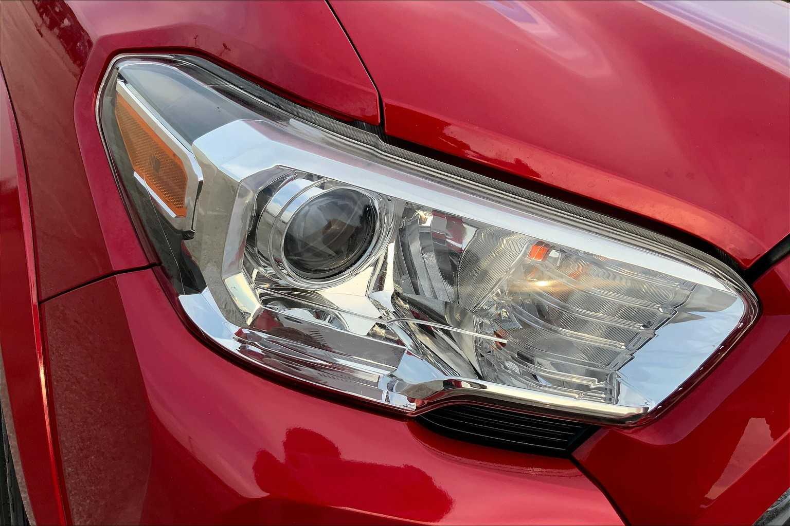 2021 Toyota Tacoma SR5 photo 25