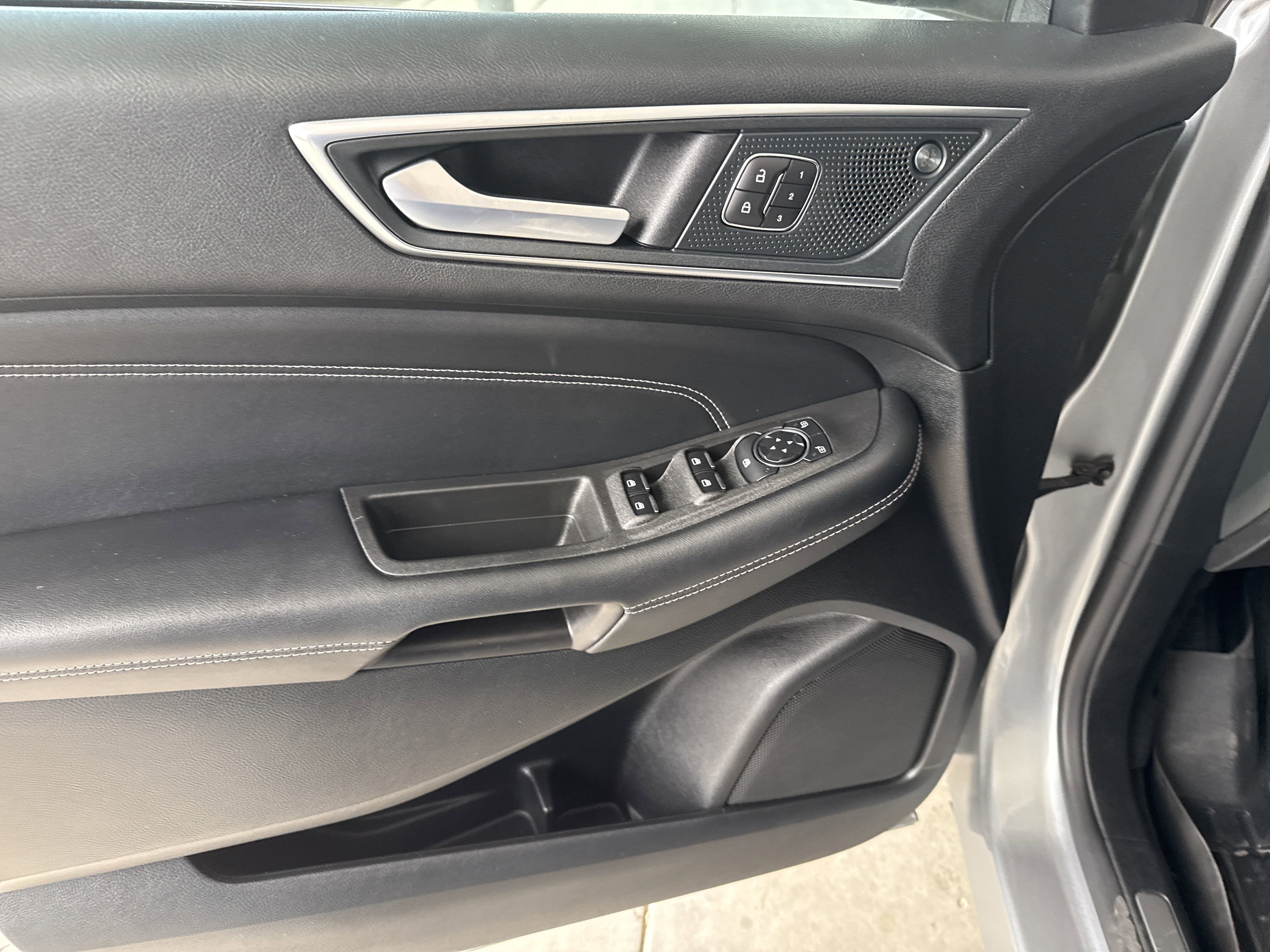 2024 Ford Edge Titanium photo 12