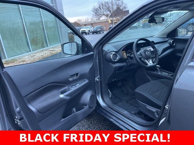 2023 Nissan Kicks SV photo 2