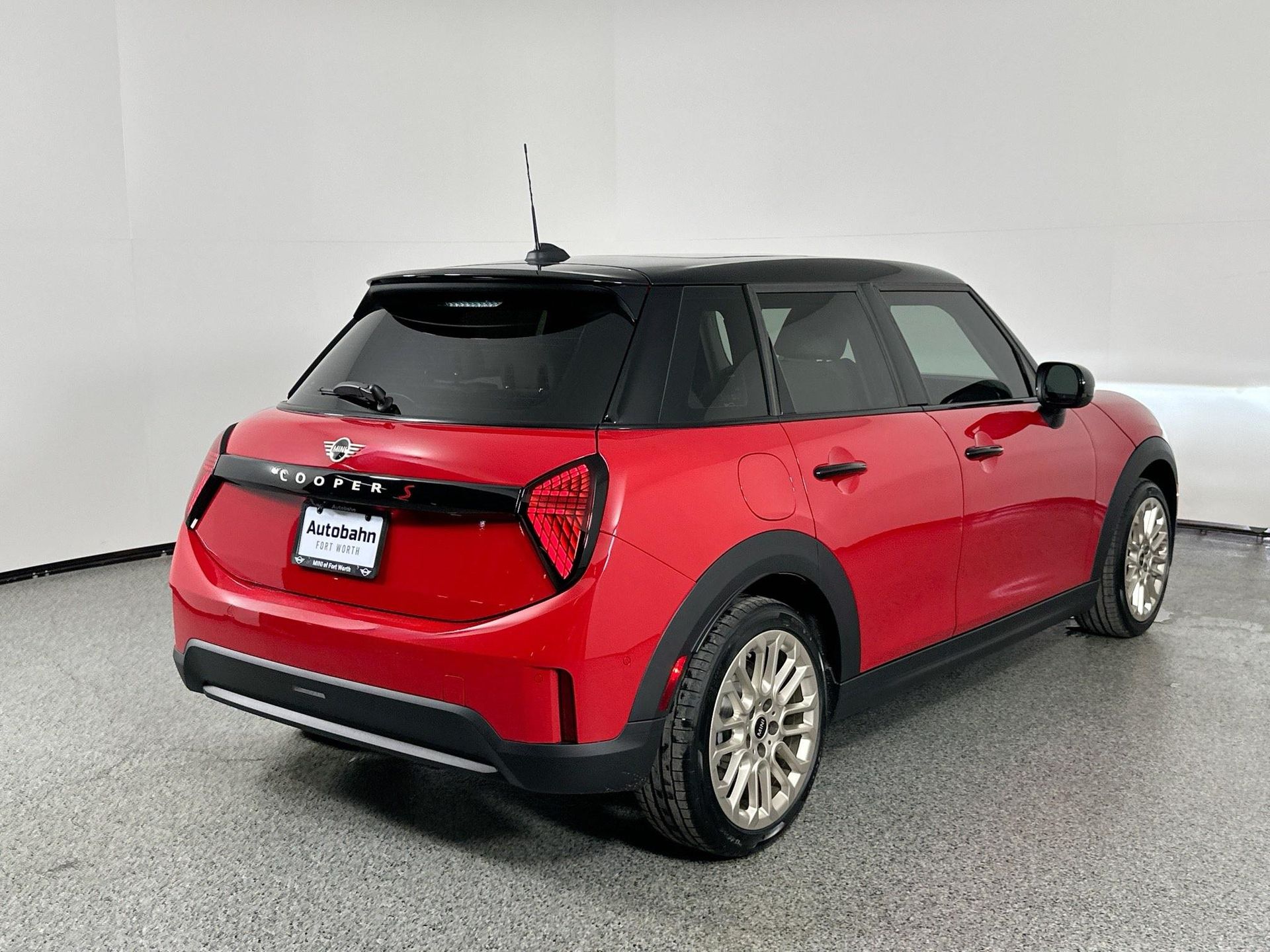 2025 Mini Cooper 4 Door Hardtop Signature photo 4