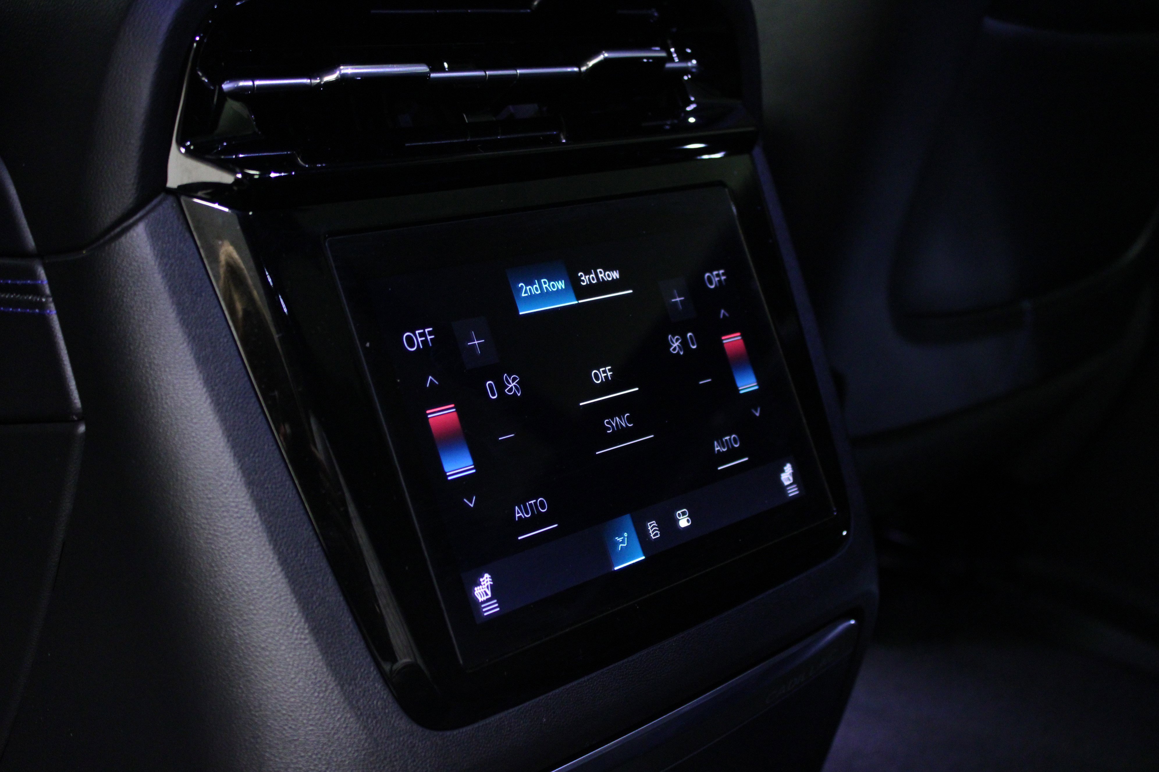 2025 Cadillac Escalade IQ Luxury photo 14