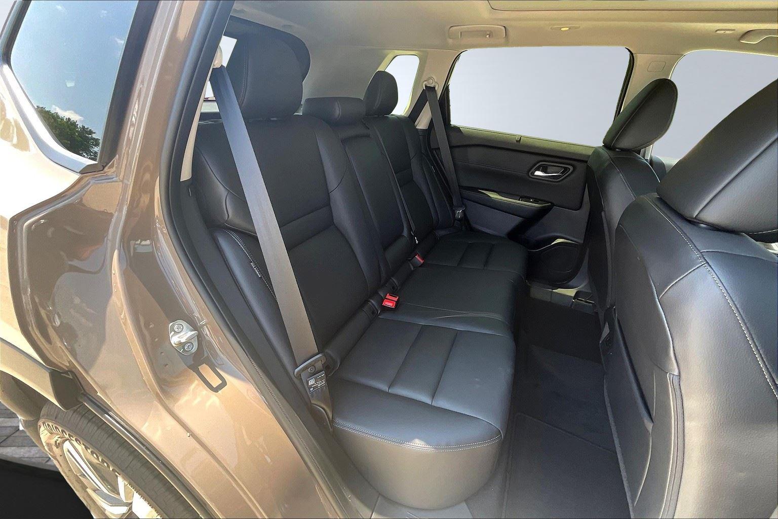 2025 Nissan Rogue SL photo 9