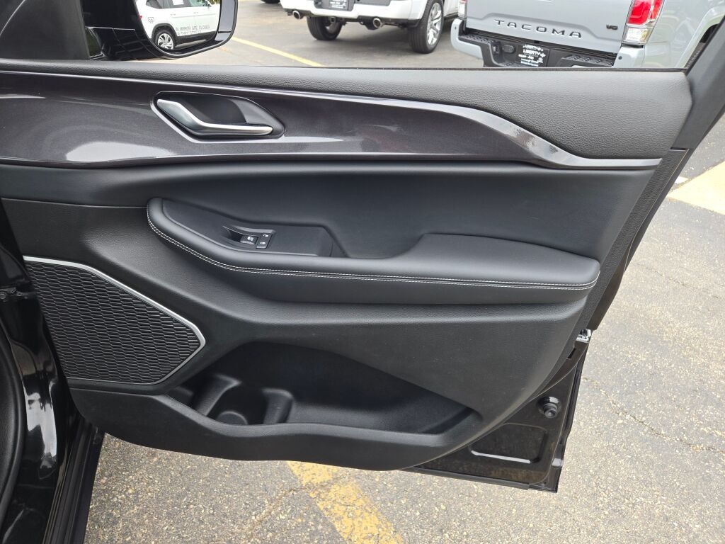 2022 Jeep Grand Cherokee Altitude photo 3
