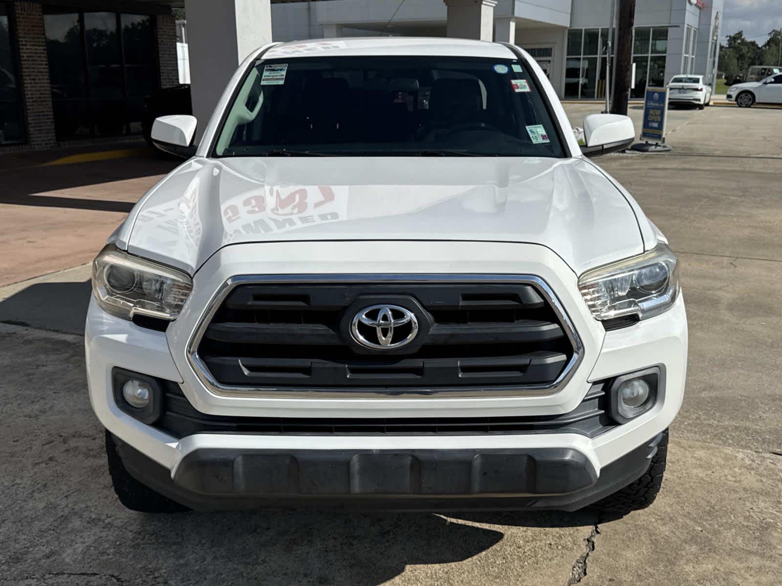 2016 Toyota Tacoma SR5 photo 2