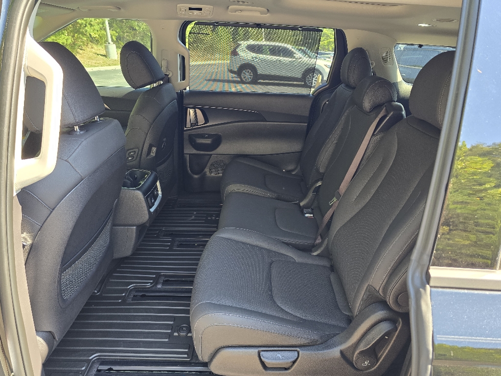 2026 Kia Carnival SX Prestige photo 3