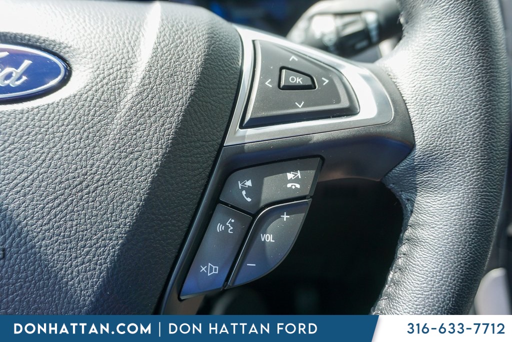 2022 Ford Edge SEL photo 13