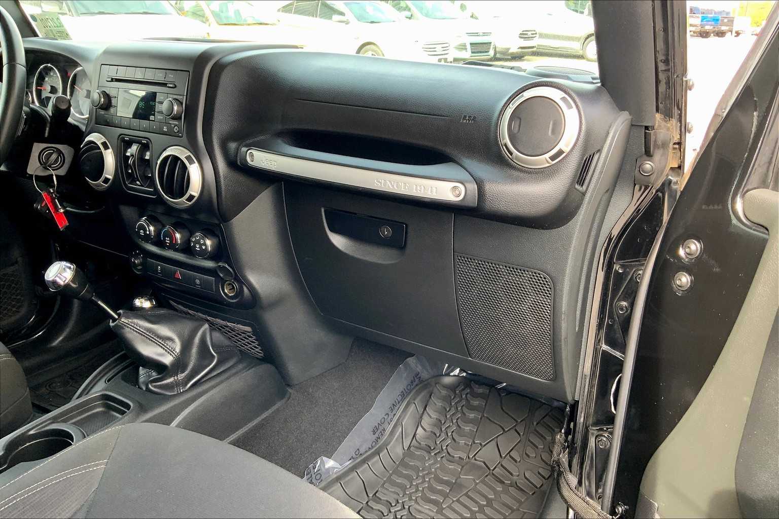 2016 Jeep Wrangler Unlimited Sahara photo 17