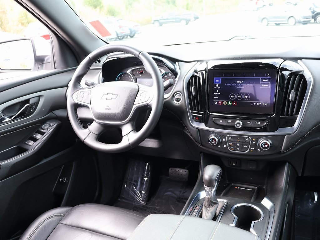 2022 Chevrolet Traverse Leather photo 14