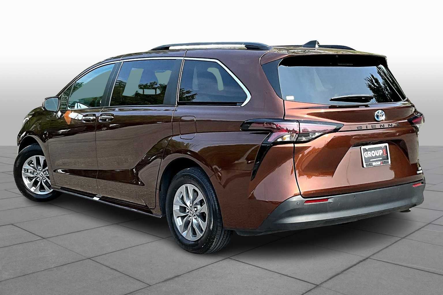 2024 Toyota Sienna XLE photo 10