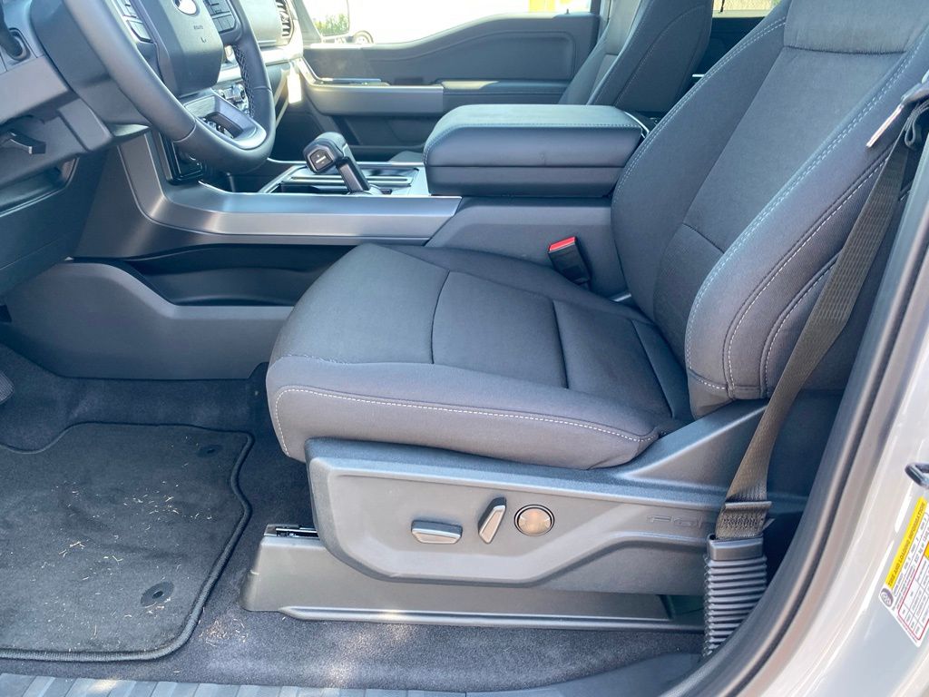 2025 Ford F-150 XLT photo 6
