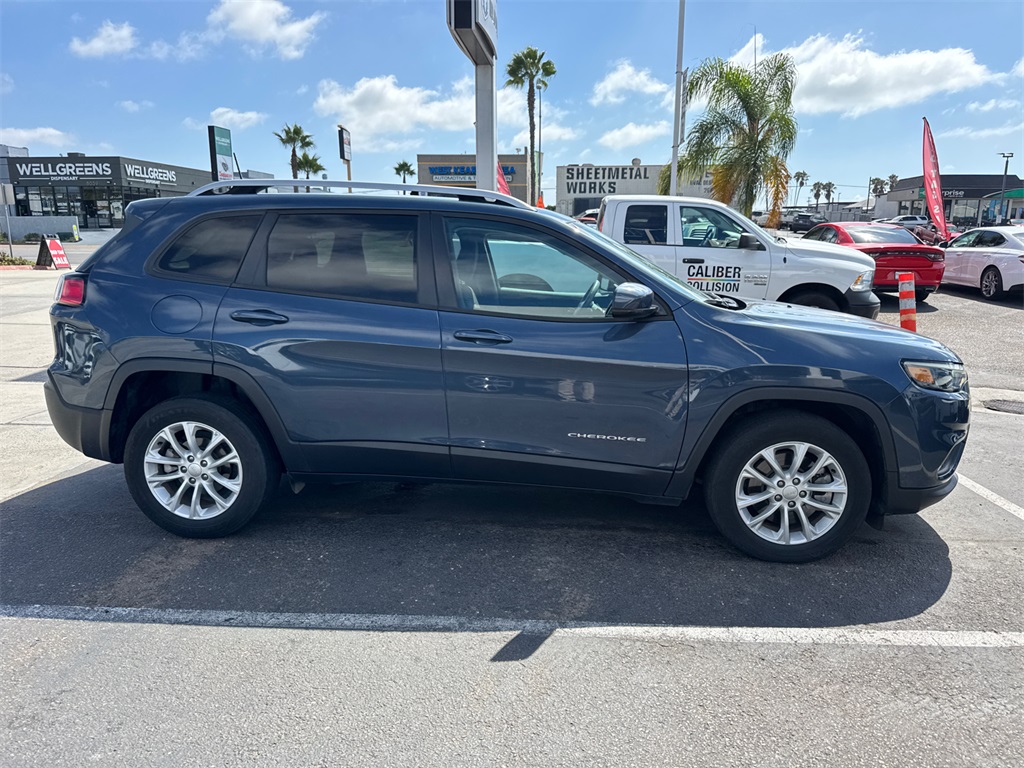 2021 Jeep Cherokee Latitude photo 2