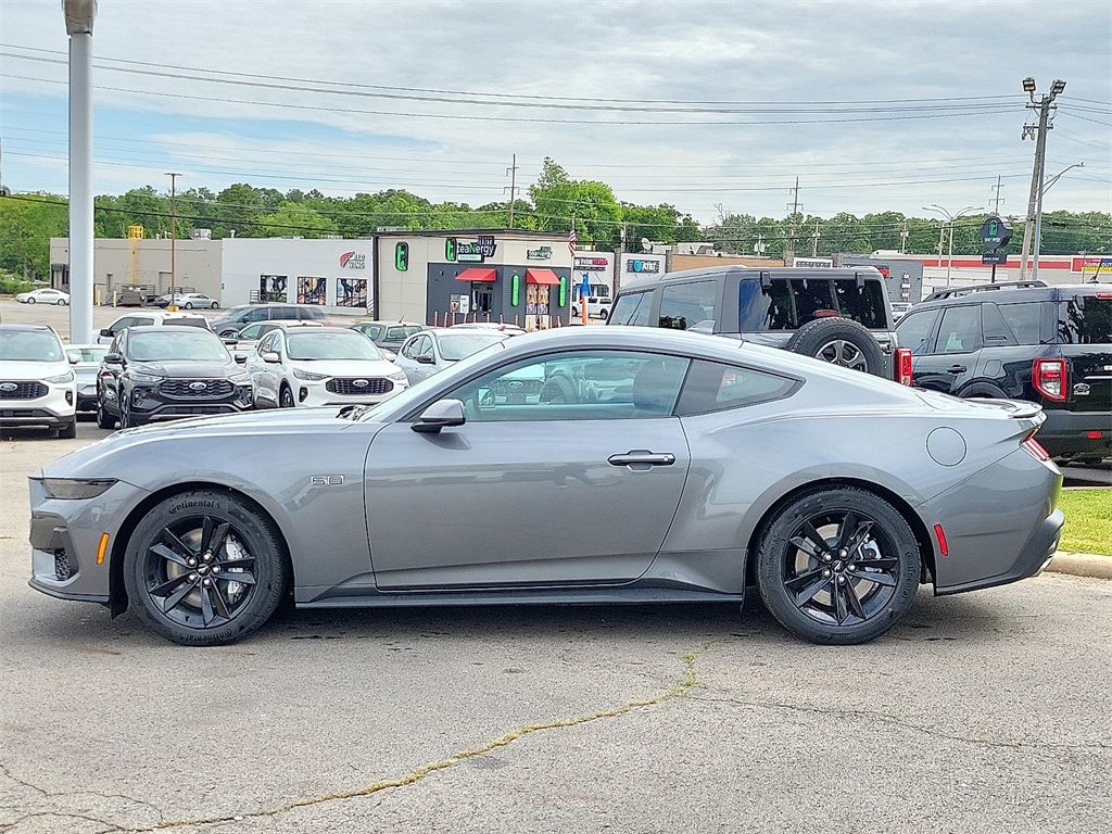 2025 Ford Mustang GT photo 3