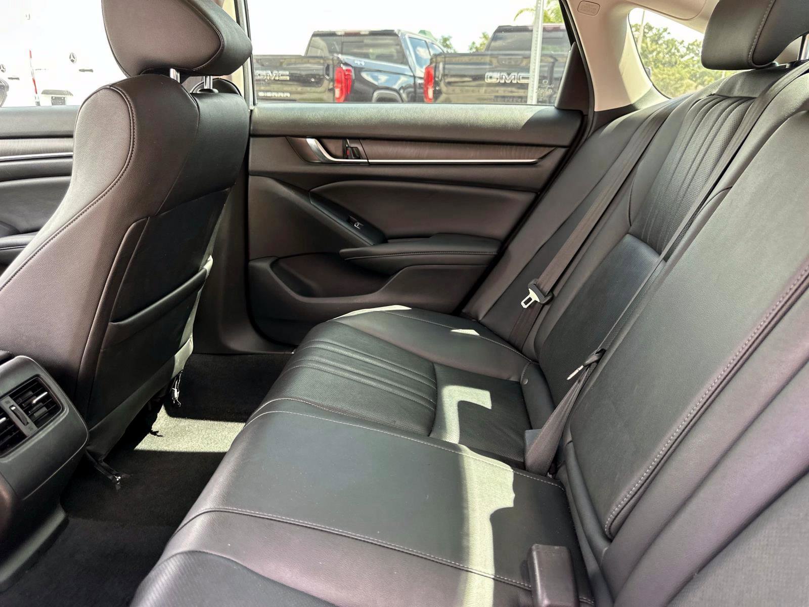 2020 Honda Accord Hybrid EX-L photo 13