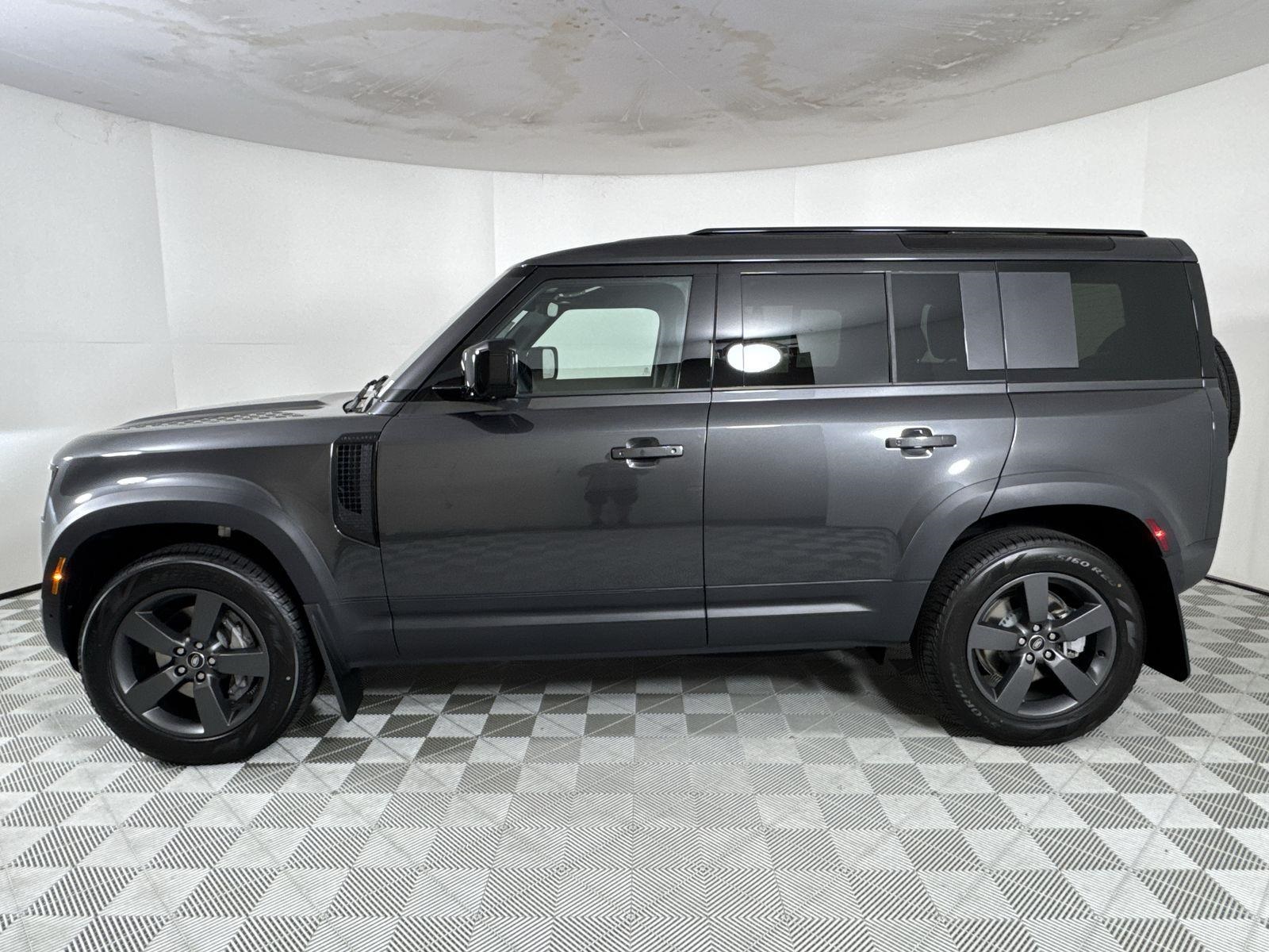 2025 Land Rover Defender 110 S photo 2