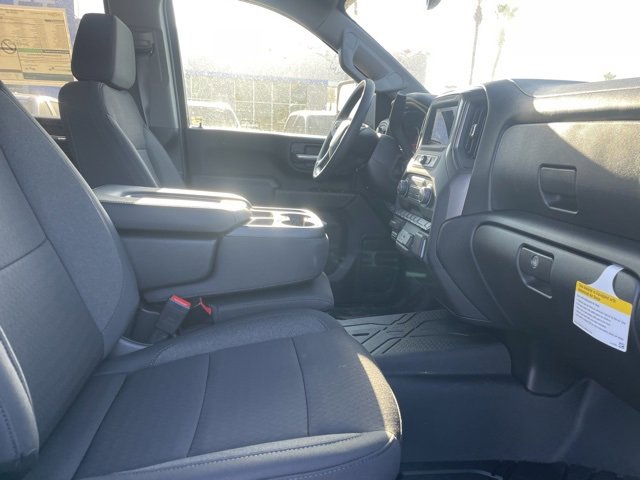 2025 Chevrolet Silverado 2500HD Custom photo 17