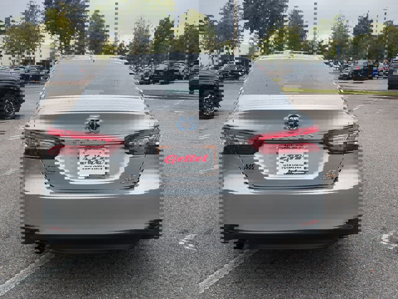 2019 Toyota Camry SE XLE Hybrid photo 6