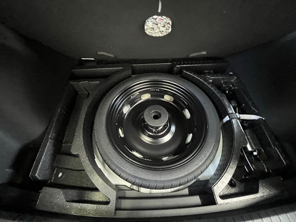 2025 Volkswagen Taos SE photo 25
